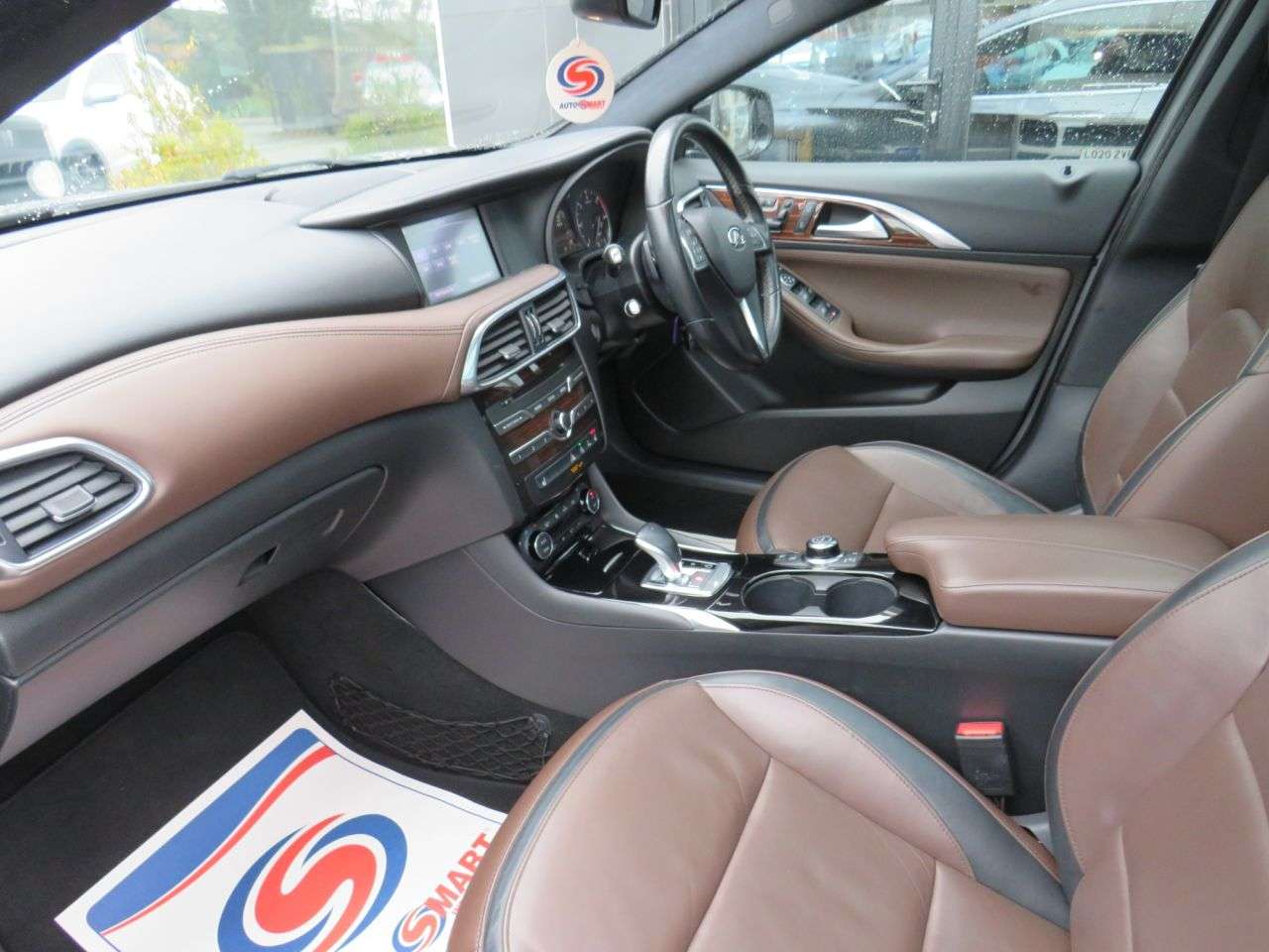 2017 INFINITI QX30 2017 INFINITI QX30