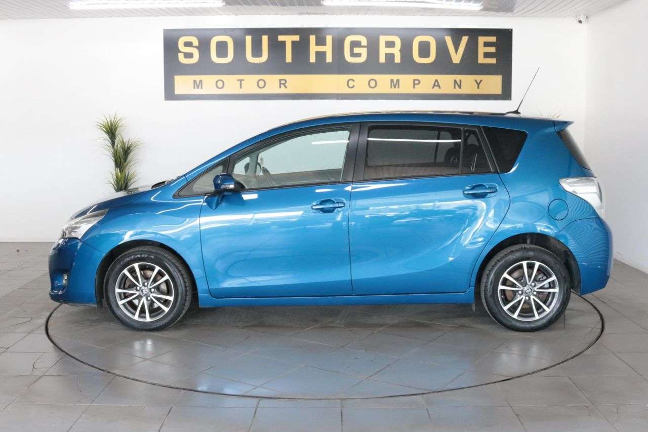 A 2014 TOYOTA VERSO 1.6 D-4D Icon MPV 5dr Diesel Manual Euro 5 (s/s) (110 bhp) ** EXTENDED WARR A 2014 TOYOTA VERSO 1.6 D-4D Icon MPV 5dr Diesel Manual Euro 5 (s/s) (110 bhp) ** EXTENDED WARR
