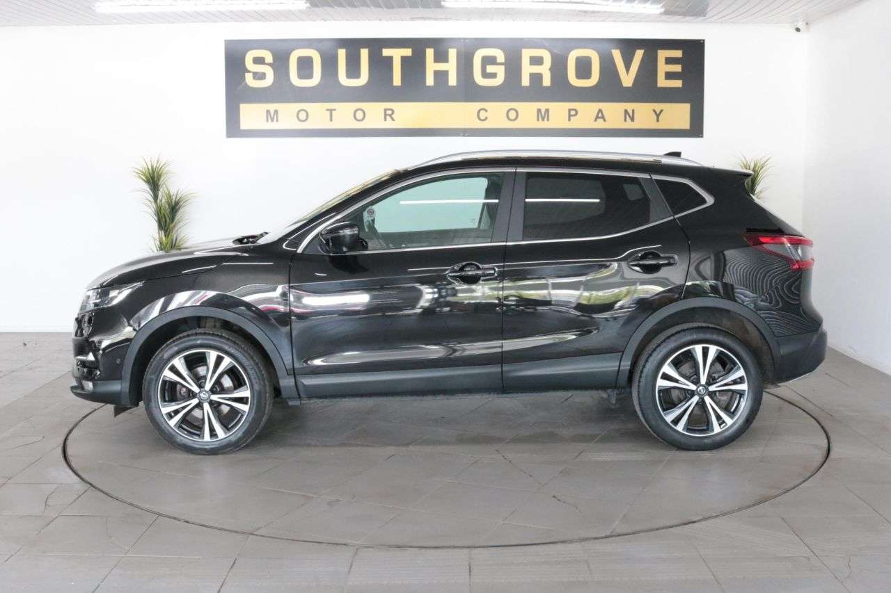 A 2020 NISSAN QASHQAI 1.3 DIG-T N-Connecta SUV 5dr Petrol Manual Euro 6 (s/s) (140 ps) ** EXTENDE A 2020 NISSAN QASHQAI 1.3 DIG-T N-Connecta SUV 5dr Petrol Manual Euro 6 (s/s) (140 ps) ** EXTENDE