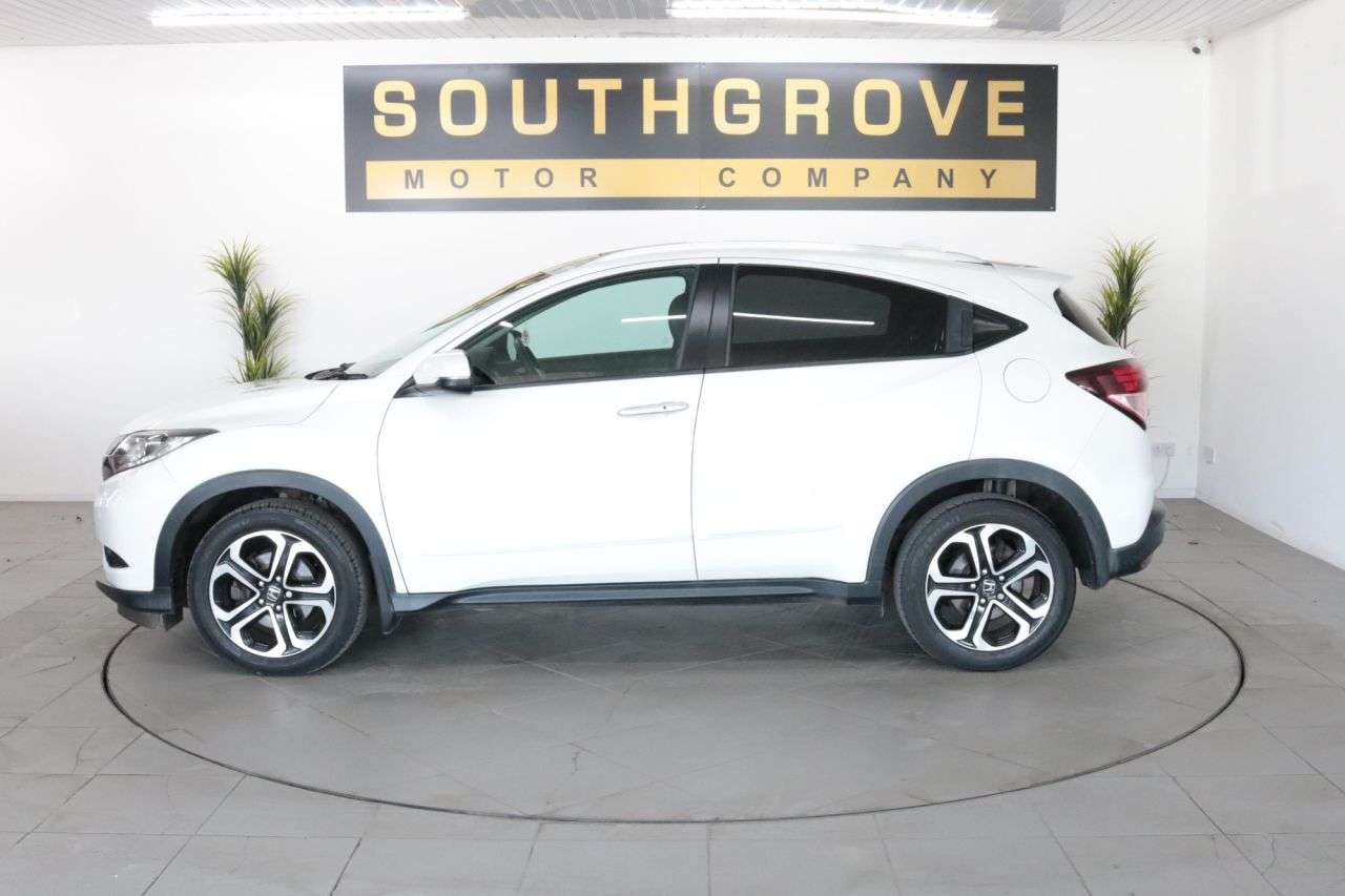 A 2017 HONDA HR-V 1.6 i-DTEC EX SUV 5dr Diesel Manual Euro 6 (s/s) (120 ps) * EXTENDED WARRAN A 2017 HONDA HR-V 1.6 i-DTEC EX SUV 5dr Diesel Manual Euro 6 (s/s) (120 ps) * EXTENDED WARRAN