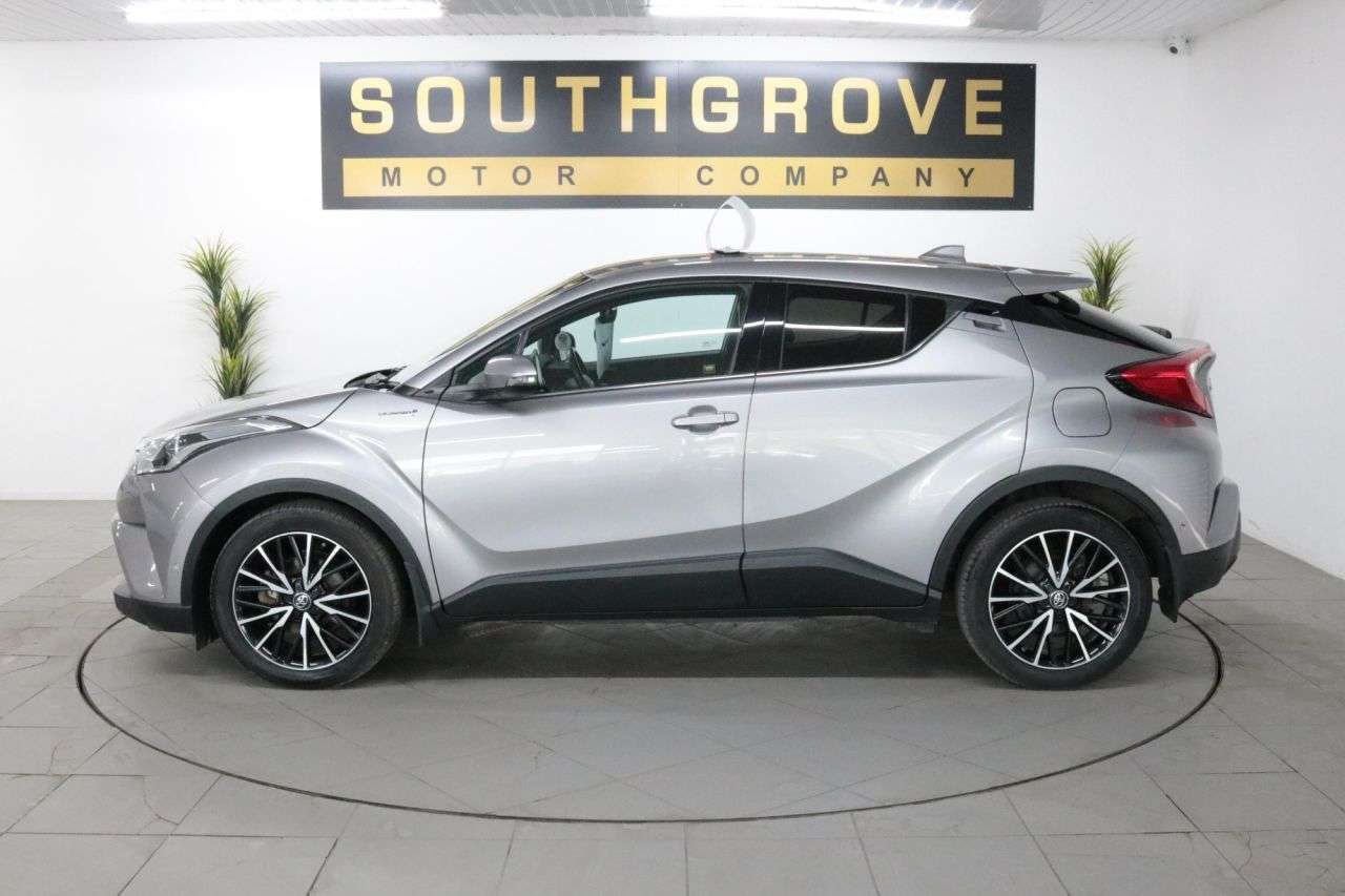 A 2017 TOYOTA C-HR 1.8 VVT-h Excel SUV 5dr Petrol Hybrid CVT Euro 6 (s/s) (122 ps) * EXTENDED A 2017 TOYOTA C-HR 1.8 VVT-h Excel SUV 5dr Petrol Hybrid CVT Euro 6 (s/s) (122 ps) * EXTENDED