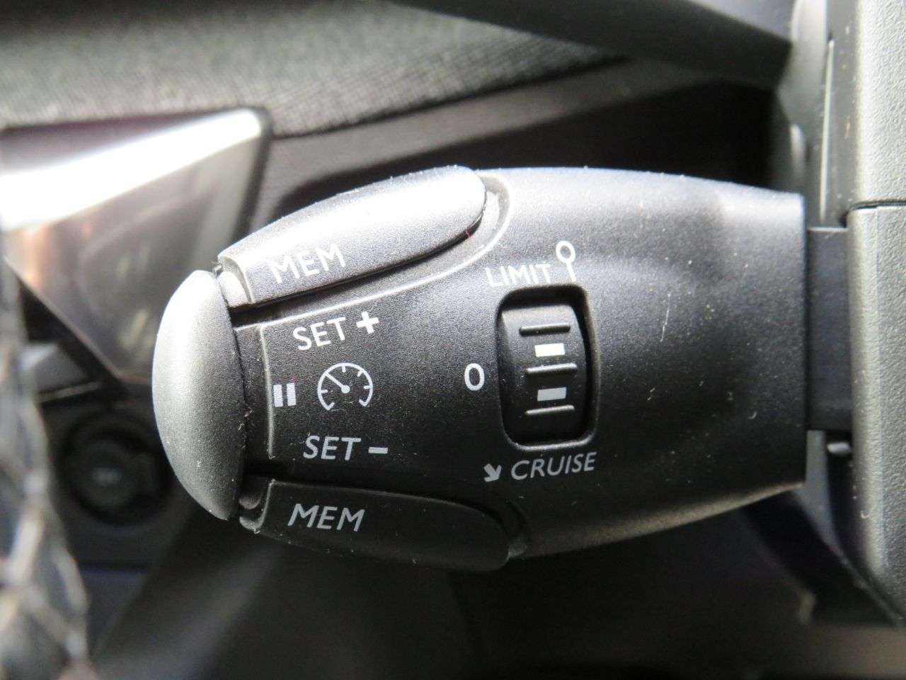 2019 PEUGEOT 3008 2019 PEUGEOT 3008