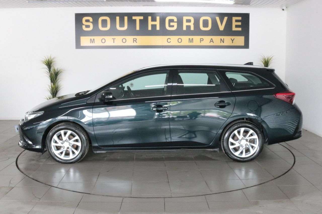 A 2016 TOYOTA AURIS 1.6 D-4D Business Edition Touring Sports 5dr Diesel Manual Euro 6 (s/s) (11 A 2016 TOYOTA AURIS 1.6 D-4D Business Edition Touring Sports 5dr Diesel Manual Euro 6 (s/s) (11