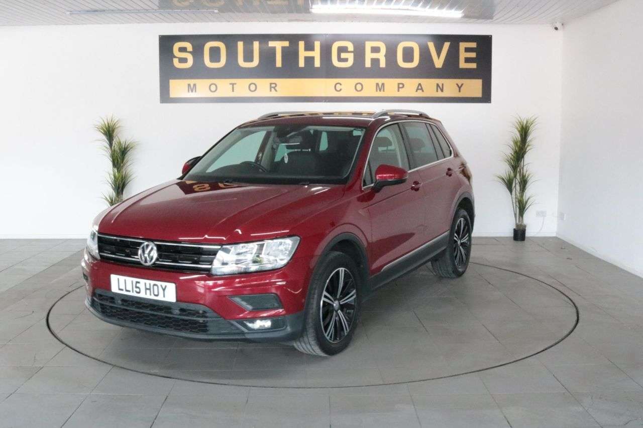 A 2017 VOLKSWAGEN TIGUAN 2.0 TDI SE Navigation SUV 5dr Diesel DSG 4Motion Euro 6 (s/s) (150 ps) ** E A 2017 VOLKSWAGEN TIGUAN 2.0 TDI SE Navigation SUV 5dr Diesel DSG 4Motion Euro 6 (s/s) (150 ps) ** E