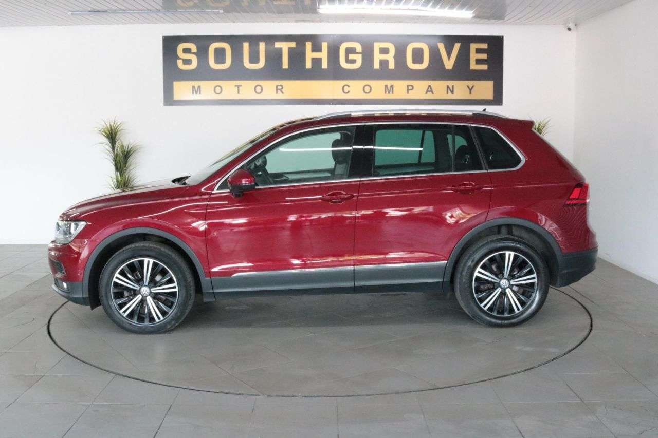 A 2017 VOLKSWAGEN TIGUAN 2.0 TDI SE Navigation SUV 5dr Diesel DSG 4Motion Euro 6 (s/s) (150 ps) ** E A 2017 VOLKSWAGEN TIGUAN 2.0 TDI SE Navigation SUV 5dr Diesel DSG 4Motion Euro 6 (s/s) (150 ps) ** E