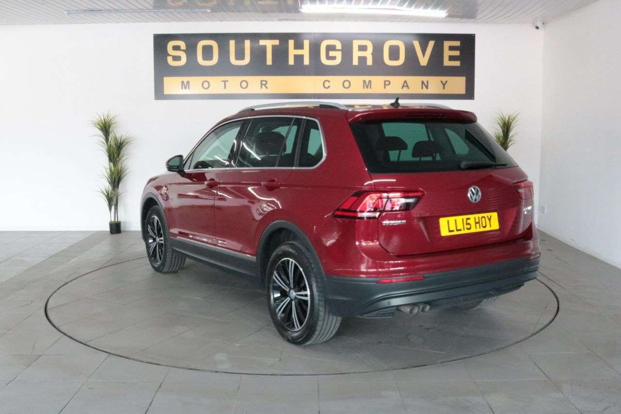 A 2017 VOLKSWAGEN TIGUAN 2.0 TDI SE Navigation SUV 5dr Diesel DSG 4Motion Euro 6 (s/s) (150 ps) ** E A 2017 VOLKSWAGEN TIGUAN 2.0 TDI SE Navigation SUV 5dr Diesel DSG 4Motion Euro 6 (s/s) (150 ps) ** E