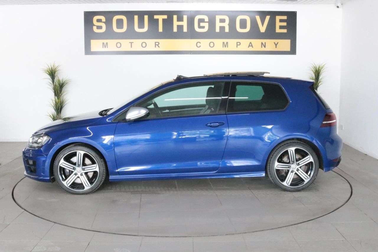 A 2016 VOLKSWAGEN GOLF 2.0 TSI BlueMotion Tech R Hatchback 3dr Petrol Manual 4Motion Euro 6 (s/s) A 2016 VOLKSWAGEN GOLF 2.0 TSI BlueMotion Tech R Hatchback 3dr Petrol Manual 4Motion Euro 6 (s/s)