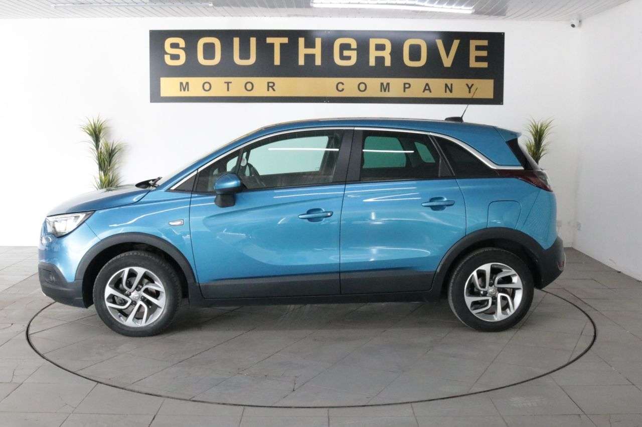 A 2019 VAUXHALL CROSSLAND X 1.5 Turbo D ecoTEC Tech Line Nav SUV 5dr Diesel Manual Euro 6 (s/s) (102 ps A 2019 VAUXHALL CROSSLAND X 1.5 Turbo D ecoTEC Tech Line Nav SUV 5dr Diesel Manual Euro 6 (s/s) (102 ps