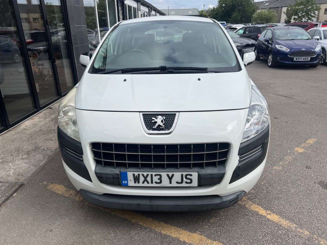 A 2013 PEUGEOT 3008 1.6 e-HDi Access SUV 5dr Diesel EGC Euro 5 (s/s) (115 ps) * EXTENDED WARRAN A 2013 PEUGEOT 3008 1.6 e-HDi Access SUV 5dr Diesel EGC Euro 5 (s/s) (115 ps) * EXTENDED WARRAN