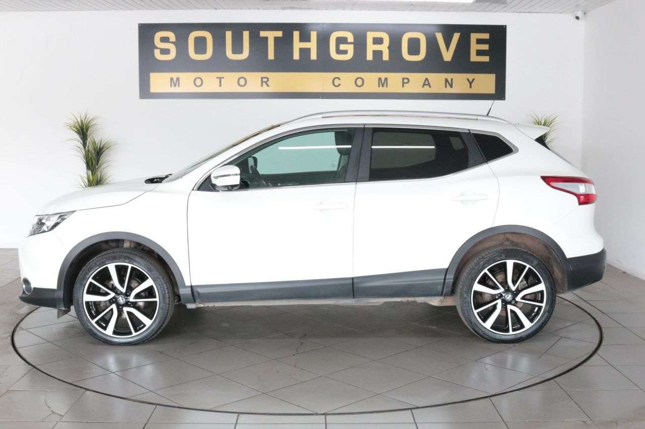 A 2017 NISSAN QASHQAI 1.6 dCi Tekna SUV 5dr Diesel Manual 4WD Euro 6 (s/s) (130 ps) * EXTENDED WA A 2017 NISSAN QASHQAI 1.6 dCi Tekna SUV 5dr Diesel Manual 4WD Euro 6 (s/s) (130 ps) * EXTENDED WA