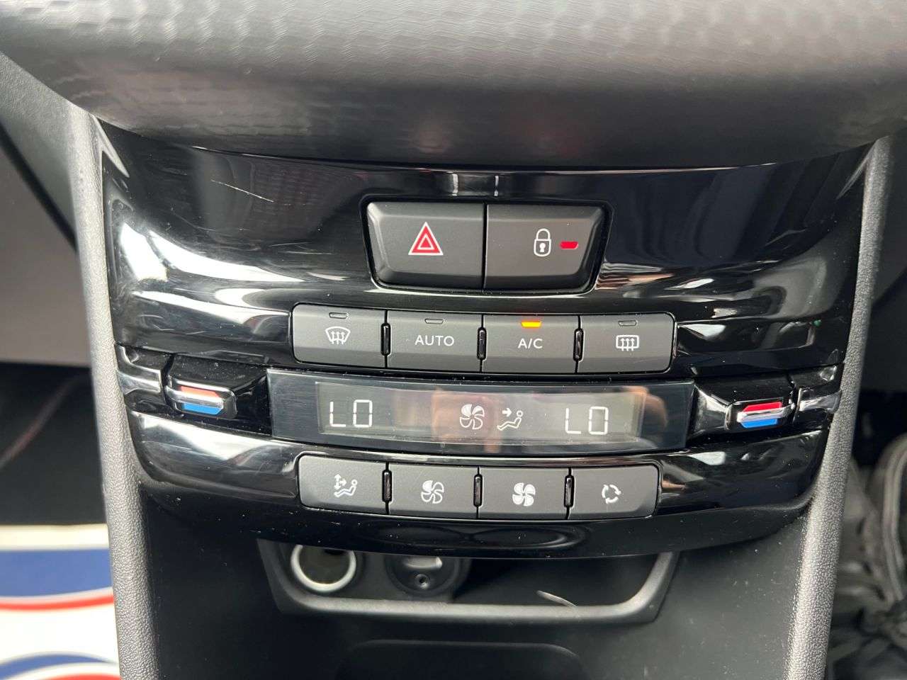 2016 PEUGEOT 2008 2016 PEUGEOT 2008