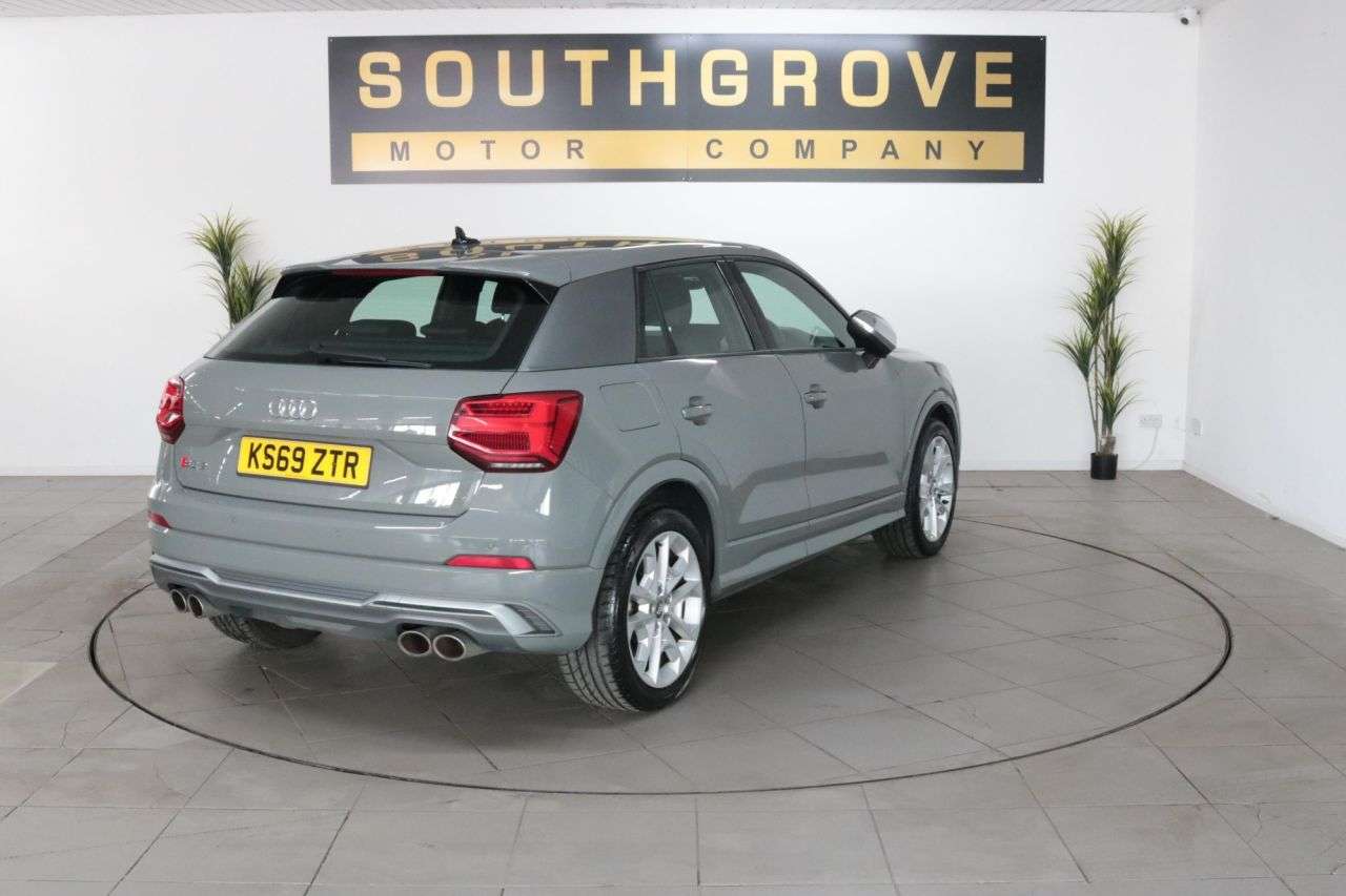 2020 AUDI SQ2 2020 AUDI SQ2