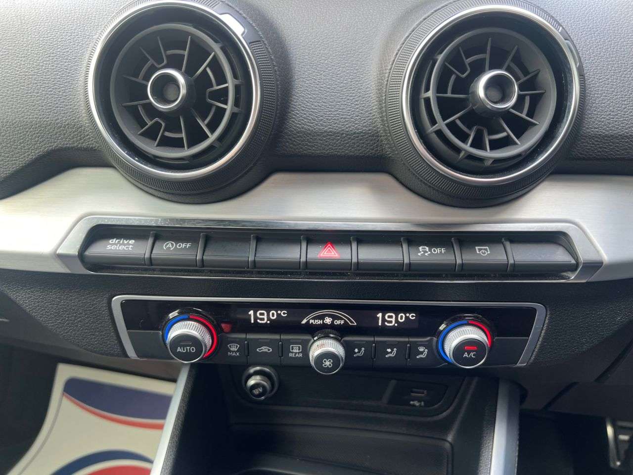 2020 AUDI SQ2 2020 AUDI SQ2