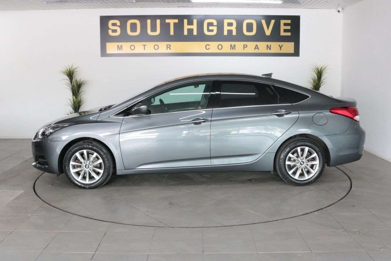 A 2016 HYUNDAI I40 1.7 CRDi Blue Drive SE Nav Saloon 4dr Diesel Manual Euro 6 (s/s) (115 ps) * A 2016 HYUNDAI I40 1.7 CRDi Blue Drive SE Nav Saloon 4dr Diesel Manual Euro 6 (s/s) (115 ps) *