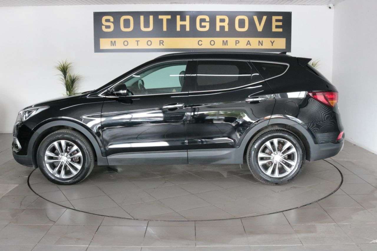 A 2016 HYUNDAI SANTA FE 2.2 CRDi Blue Drive Premium SUV 5dr Diesel Auto 4WD Euro 6 (s/s) (7 Seat) ( A 2016 HYUNDAI SANTA FE 2.2 CRDi Blue Drive Premium SUV 5dr Diesel Auto 4WD Euro 6 (s/s) (7 Seat) (