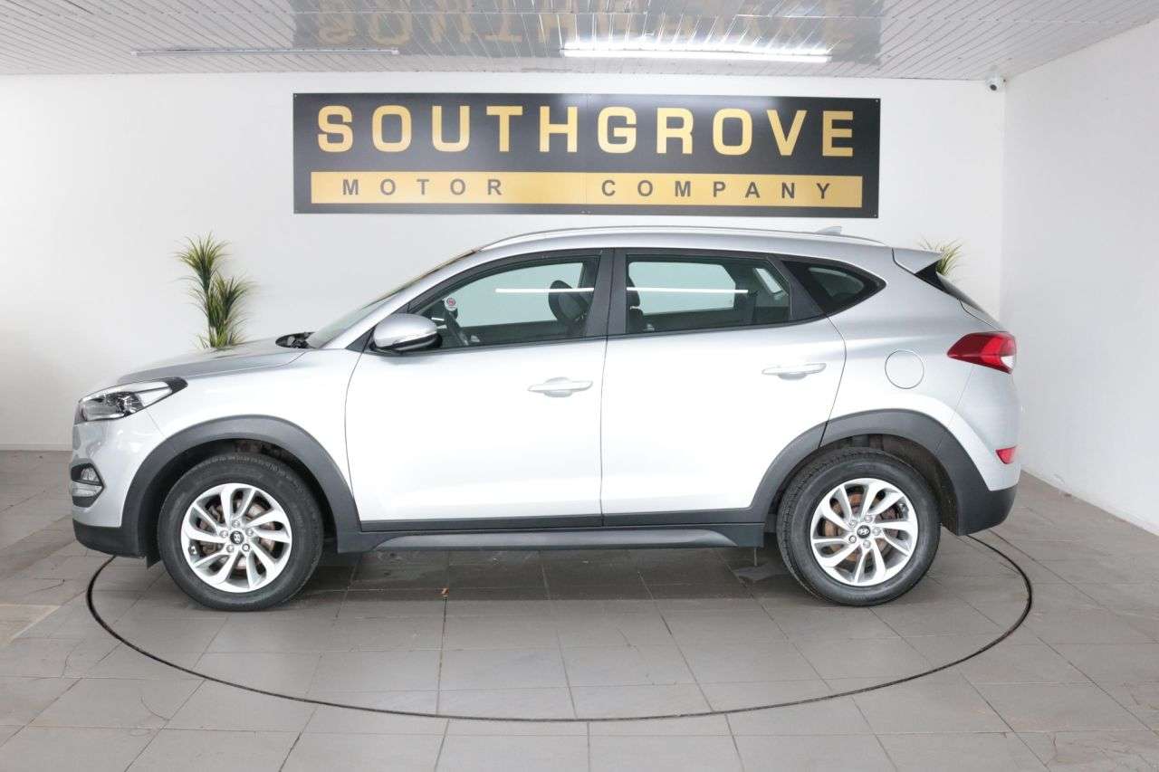 A 2017 HYUNDAI TUCSON 1.7 CRDi Blue Drive SE Nav SUV 5dr Diesel Manual Euro 6 (s/s) (116 ps) ** E A 2017 HYUNDAI TUCSON 1.7 CRDi Blue Drive SE Nav SUV 5dr Diesel Manual Euro 6 (s/s) (116 ps) ** E
