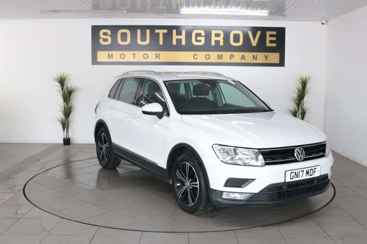 A 2017 VOLKSWAGEN TIGUAN 2.0 TDI BlueMotion Tech SE Navigation SUV 5dr Diesel Manual Euro 6 (s/s) (1 A 2017 VOLKSWAGEN TIGUAN 2.0 TDI BlueMotion Tech SE Navigation SUV 5dr Diesel Manual Euro 6 (s/s) (1