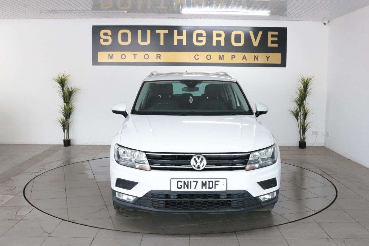 A 2017 VOLKSWAGEN TIGUAN 2.0 TDI BlueMotion Tech SE Navigation SUV 5dr Diesel Manual Euro 6 (s/s) (1 A 2017 VOLKSWAGEN TIGUAN 2.0 TDI BlueMotion Tech SE Navigation SUV 5dr Diesel Manual Euro 6 (s/s) (1