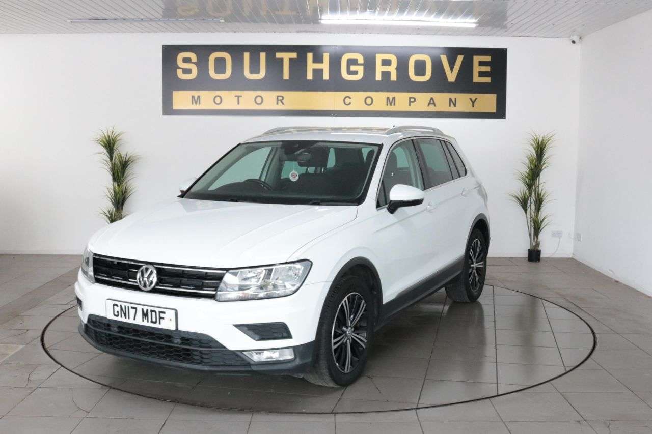 A 2017 VOLKSWAGEN TIGUAN 2.0 TDI BlueMotion Tech SE Navigation SUV 5dr Diesel Manual Euro 6 (s/s) (1 A 2017 VOLKSWAGEN TIGUAN 2.0 TDI BlueMotion Tech SE Navigation SUV 5dr Diesel Manual Euro 6 (s/s) (1