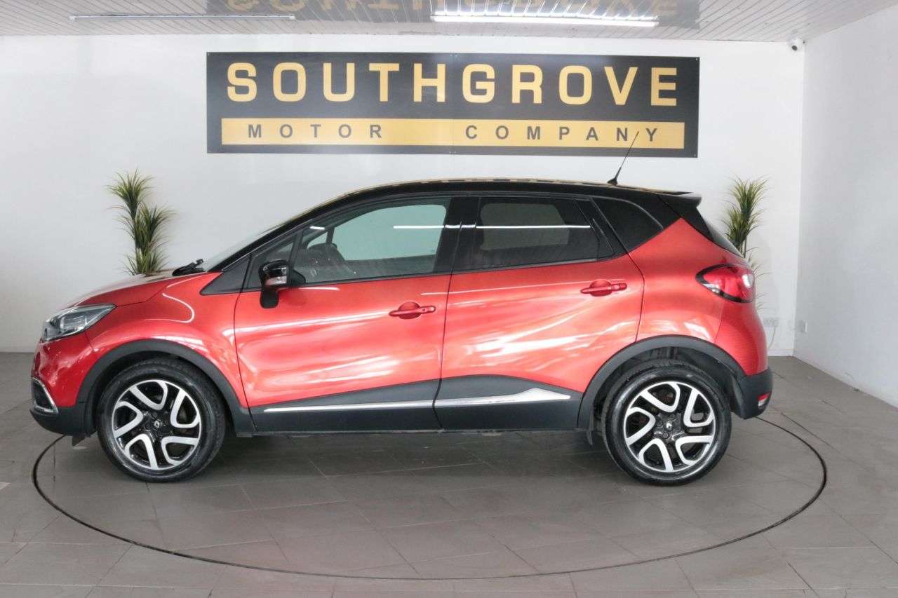 A 2015 RENAULT CAPTUR 1.5 dCi ENERGY Signature Nav SUV 5dr Diesel Manual Euro 6 (s/s) (90 ps) ** A 2015 RENAULT CAPTUR 1.5 dCi ENERGY Signature Nav SUV 5dr Diesel Manual Euro 6 (s/s) (90 ps) **