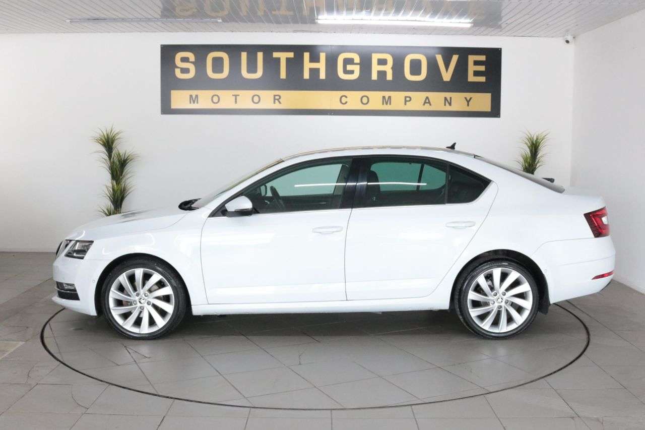 A 2017 SKODA OCTAVIA 2.0 TDI Laurin & Klement Hatchback 5dr Diesel DSG Euro 6 (s/s) (150 ps) *** A 2017 SKODA OCTAVIA 2.0 TDI Laurin & Klement Hatchback 5dr Diesel DSG Euro 6 (s/s) (150 ps) ***
