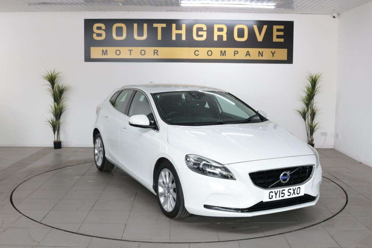 A 2015 VOLVO V40 1.6 D2 SE Lux Hatchback 5dr Diesel Powershift Euro 5 (s/s) (115 ps) * EXTEN A 2015 VOLVO V40 1.6 D2 SE Lux Hatchback 5dr Diesel Powershift Euro 5 (s/s) (115 ps) * EXTEN