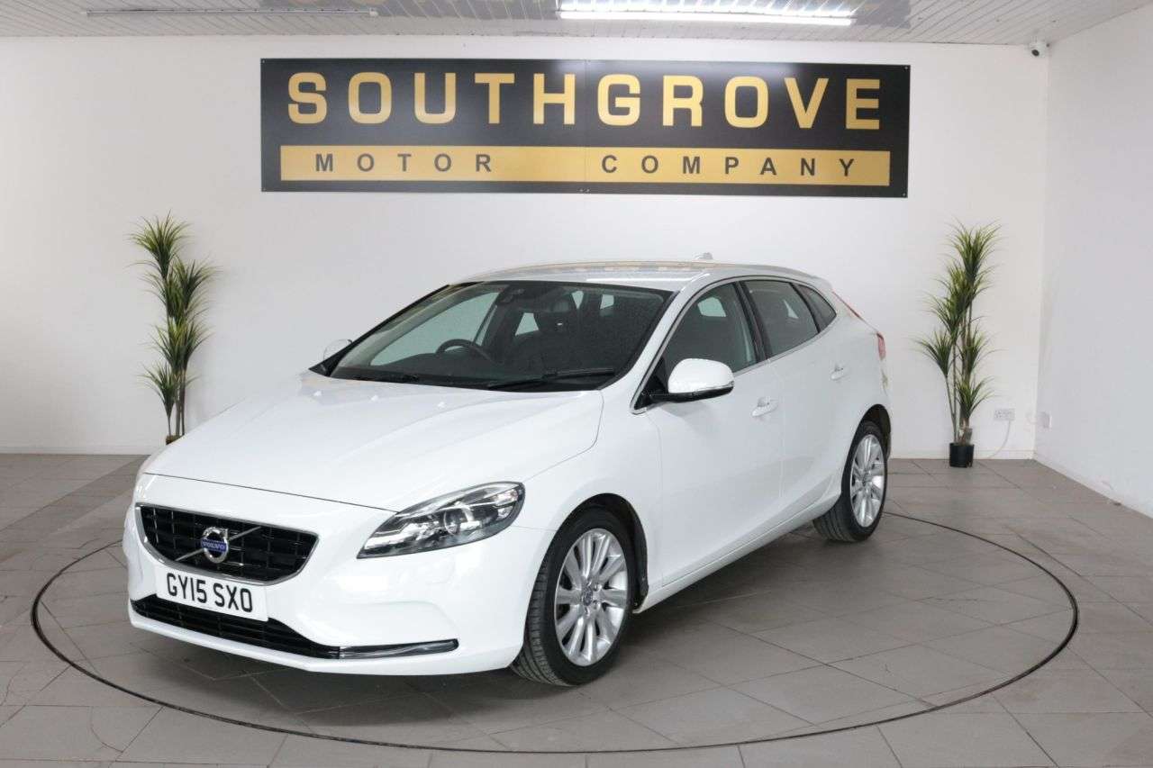 A 2015 VOLVO V40 1.6 D2 SE Lux Hatchback 5dr Diesel Powershift Euro 5 (s/s) (115 ps) * EXTEN A 2015 VOLVO V40 1.6 D2 SE Lux Hatchback 5dr Diesel Powershift Euro 5 (s/s) (115 ps) * EXTEN