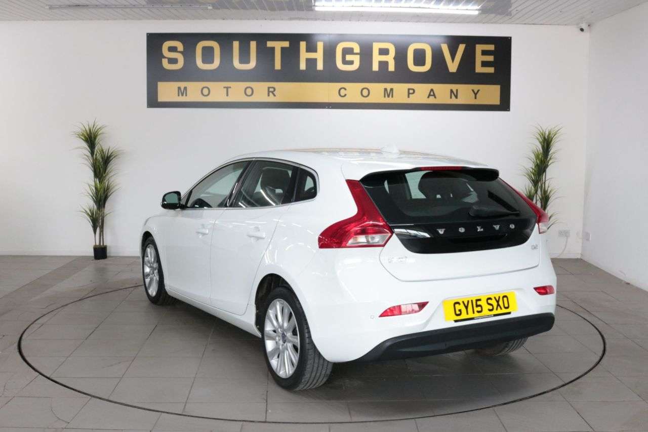 2015 VOLVO V40 2015 VOLVO V40