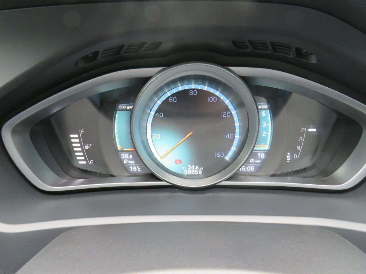 2015 VOLVO V40 2015 VOLVO V40