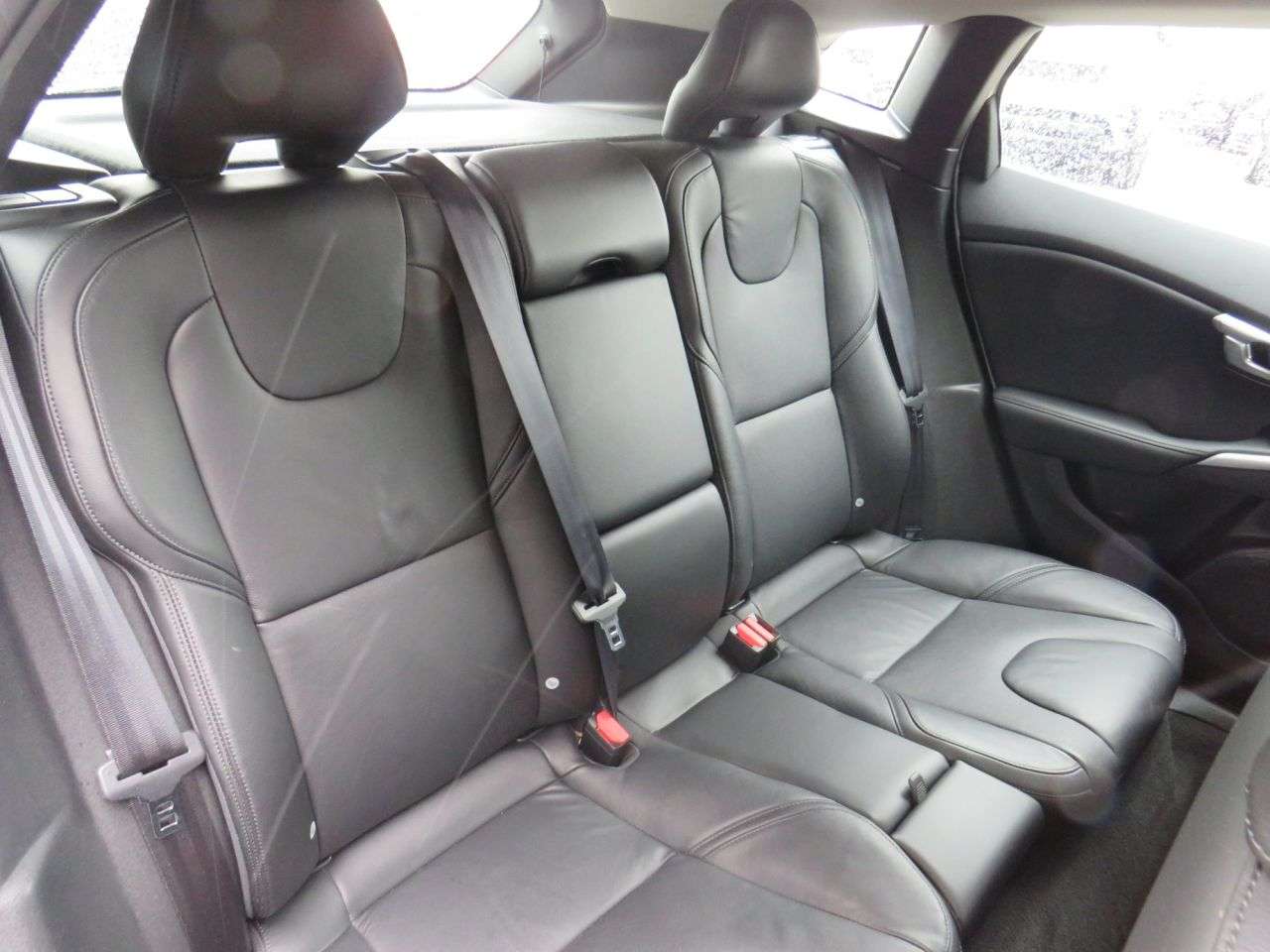 2015 VOLVO V40 2015 VOLVO V40