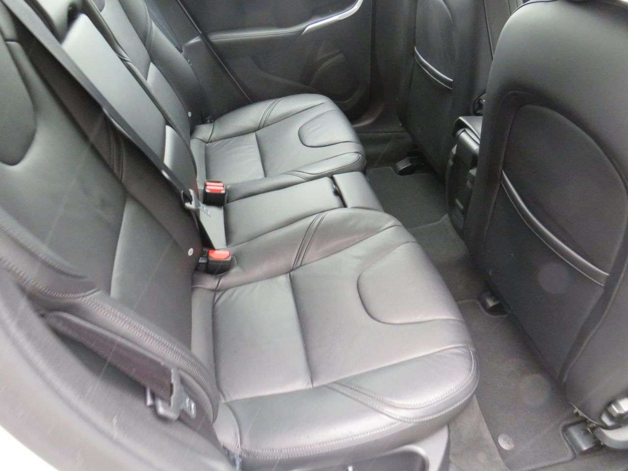 2015 VOLVO V40 2015 VOLVO V40