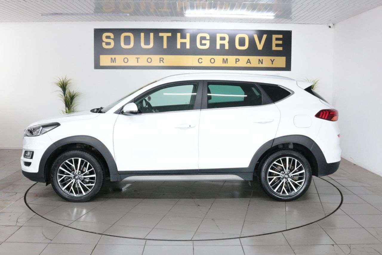 A 2020 HYUNDAI TUCSON 1.6 GDi Premium SUV 5dr Petrol Manual Euro 6 (s/s) (132 ps) * EXTENDED WARR A 2020 HYUNDAI TUCSON 1.6 GDi Premium SUV 5dr Petrol Manual Euro 6 (s/s) (132 ps) * EXTENDED WARR
