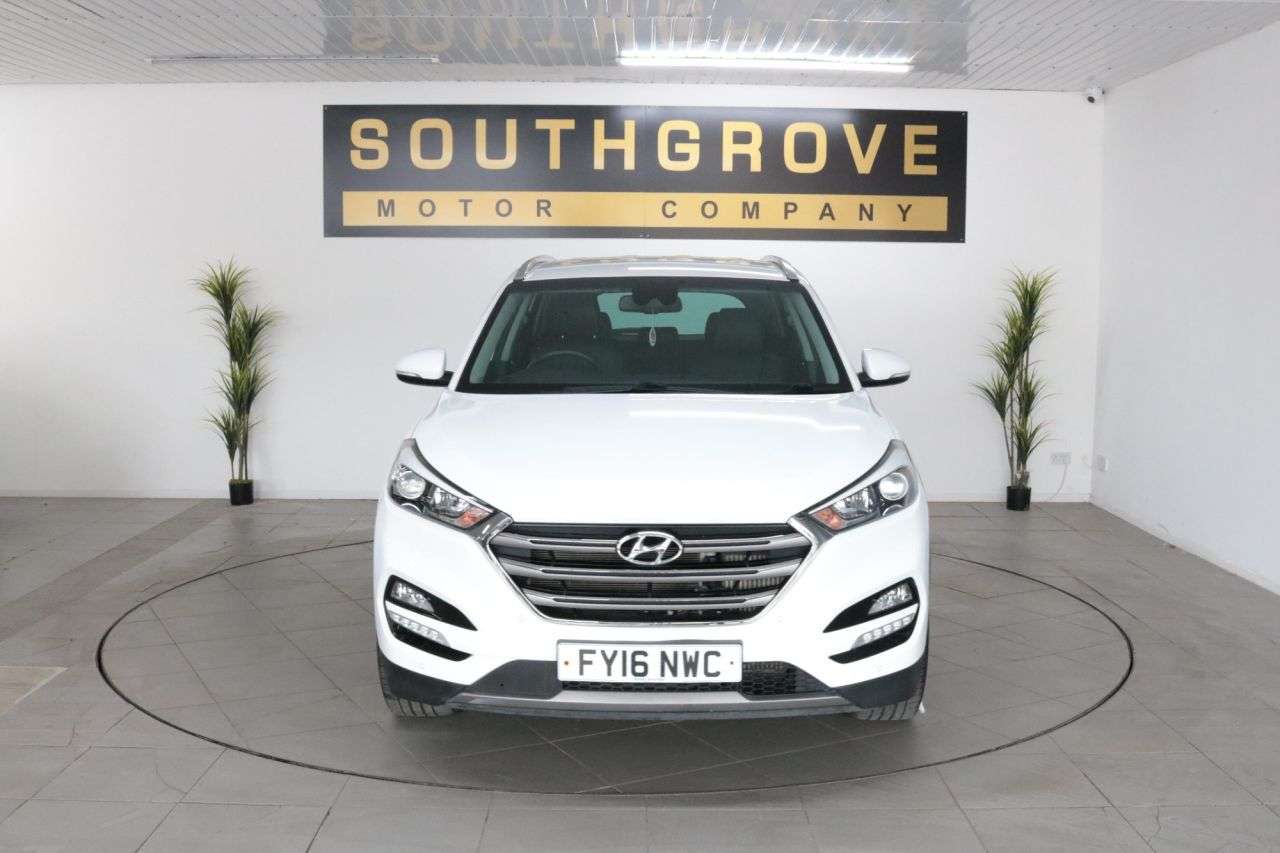 A 2016 HYUNDAI TUCSON 2.0 CRDi Premium SUV 5dr Diesel Auto 4WD Euro 6 (136 ps) ** EXTENDED WARRAN A 2016 HYUNDAI TUCSON 2.0 CRDi Premium SUV 5dr Diesel Auto 4WD Euro 6 (136 ps) ** EXTENDED WARRAN