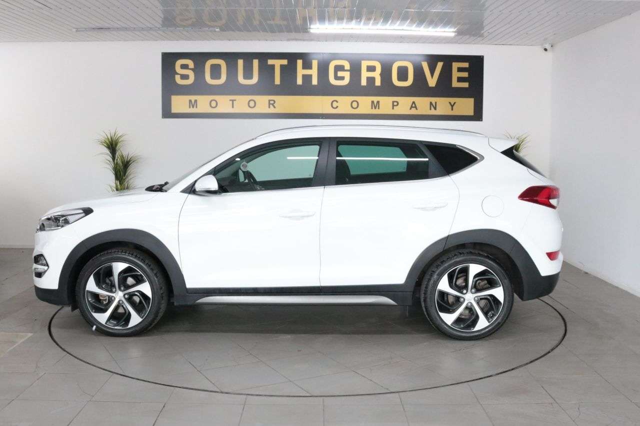 A 2016 HYUNDAI TUCSON 2.0 CRDi Premium SUV 5dr Diesel Auto 4WD Euro 6 (136 ps) ** EXTENDED WARRAN A 2016 HYUNDAI TUCSON 2.0 CRDi Premium SUV 5dr Diesel Auto 4WD Euro 6 (136 ps) ** EXTENDED WARRAN