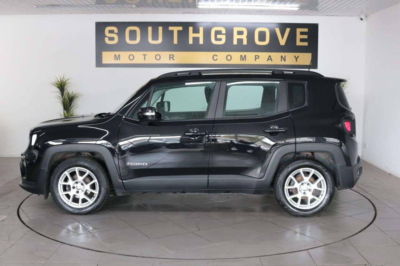 A 2021 JEEP RENEGADE 1.0 GSE T3 Longitude SUV 5dr Petrol Manual Euro 6 (s/s) (120 ps) ** EXTENDE A 2021 JEEP RENEGADE 1.0 GSE T3 Longitude SUV 5dr Petrol Manual Euro 6 (s/s) (120 ps) ** EXTENDE