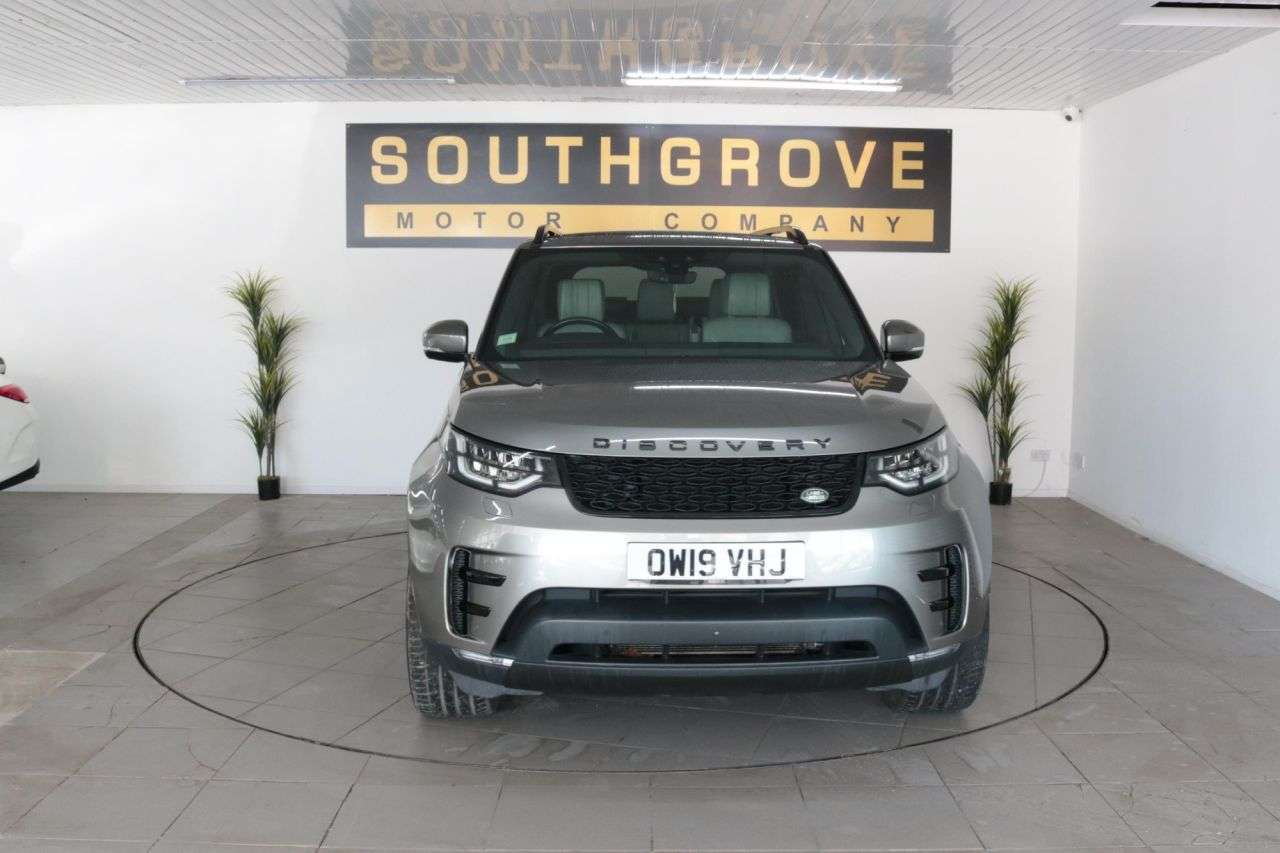 A 2019 LAND ROVER DISCOVERY 3.0 SD V6 HSE Luxury SUV 5dr Diesel Auto 4WD Euro 6 (s/s) (306 ps) ** EXTEN A 2019 LAND ROVER DISCOVERY 3.0 SD V6 HSE Luxury SUV 5dr Diesel Auto 4WD Euro 6 (s/s) (306 ps) ** EXTEN