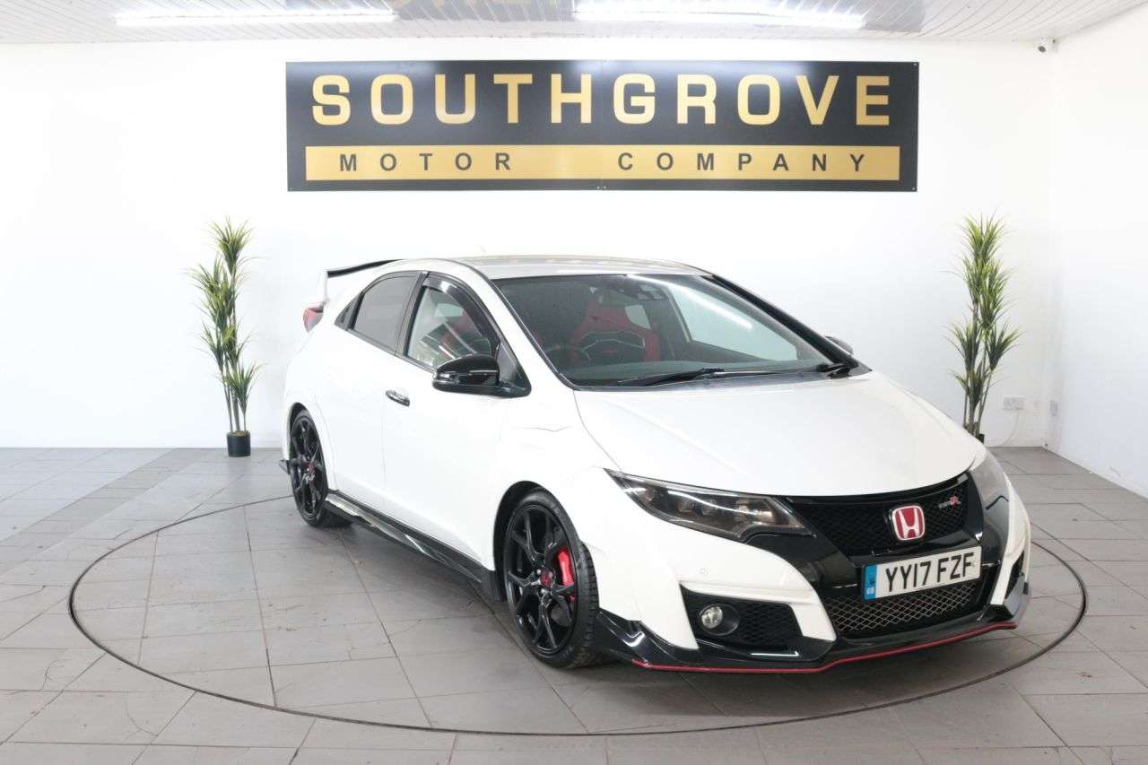 A 2017 HONDA CIVIC 2.0 i-VTEC Type R GT Hatchback 5dr Petrol Manual Euro 6 (s/s) (310 ps) ** E A 2017 HONDA CIVIC 2.0 i-VTEC Type R GT Hatchback 5dr Petrol Manual Euro 6 (s/s) (310 ps) ** E