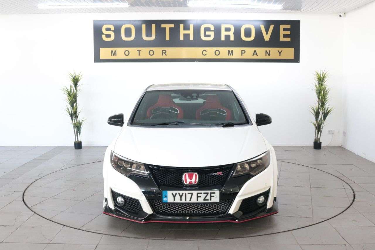 A 2017 HONDA CIVIC 2.0 i-VTEC Type R GT Hatchback 5dr Petrol Manual Euro 6 (s/s) (310 ps) ** E A 2017 HONDA CIVIC 2.0 i-VTEC Type R GT Hatchback 5dr Petrol Manual Euro 6 (s/s) (310 ps) ** E