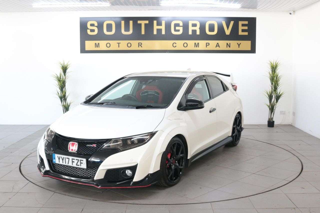 A 2017 HONDA CIVIC 2.0 i-VTEC Type R GT Hatchback 5dr Petrol Manual Euro 6 (s/s) (310 ps) ** E A 2017 HONDA CIVIC 2.0 i-VTEC Type R GT Hatchback 5dr Petrol Manual Euro 6 (s/s) (310 ps) ** E