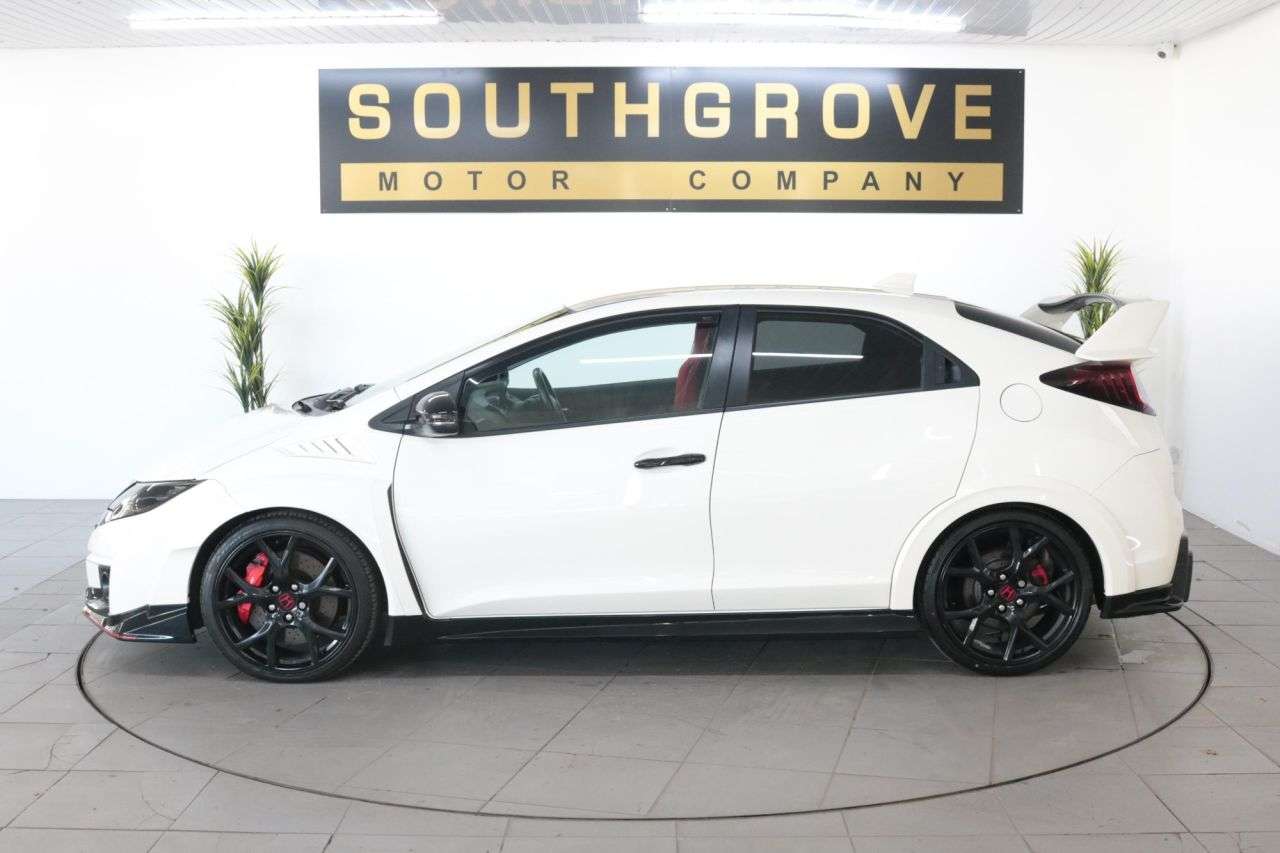 A 2017 HONDA CIVIC 2.0 i-VTEC Type R GT Hatchback 5dr Petrol Manual Euro 6 (s/s) (310 ps) ** E A 2017 HONDA CIVIC 2.0 i-VTEC Type R GT Hatchback 5dr Petrol Manual Euro 6 (s/s) (310 ps) ** E