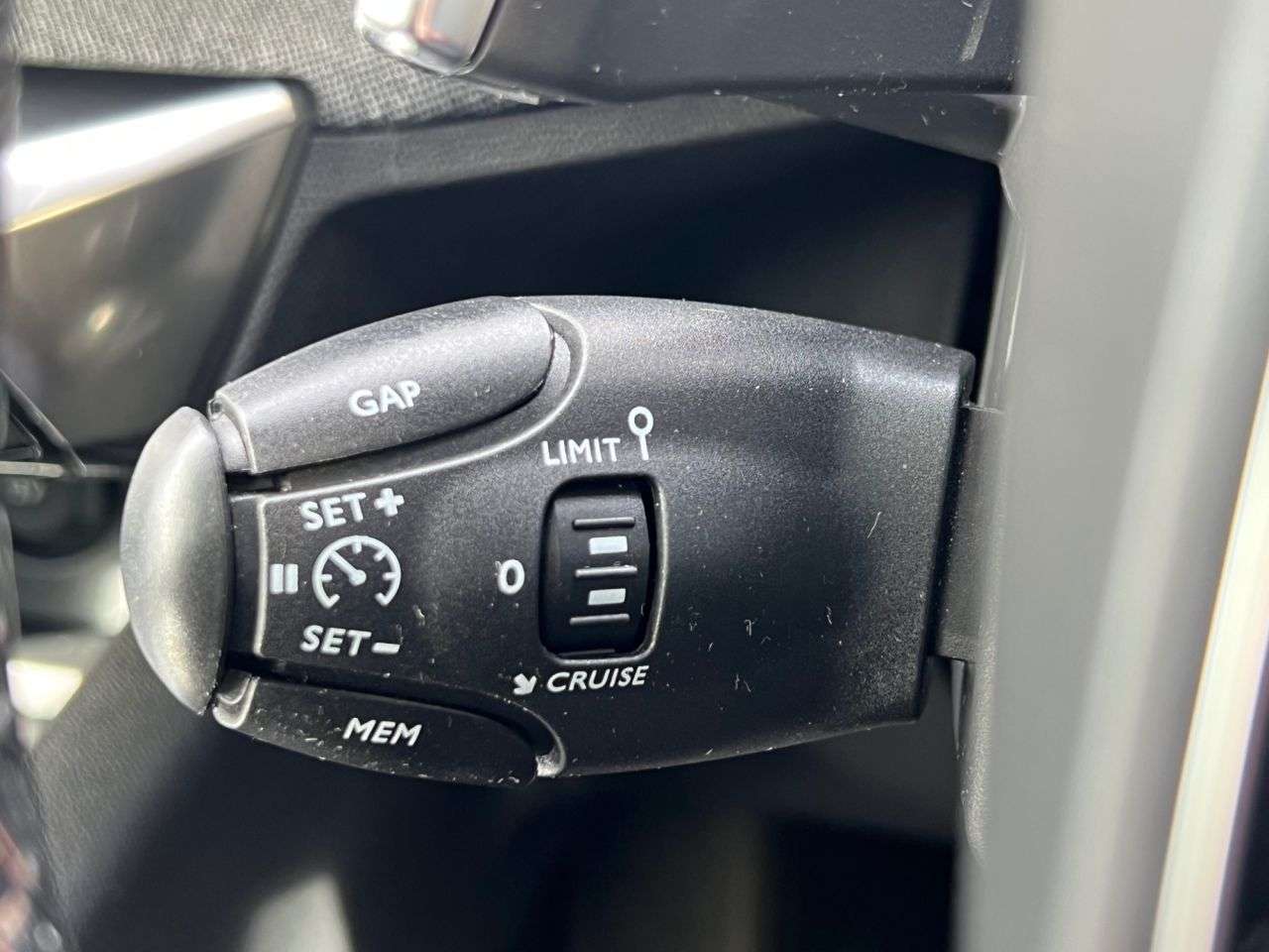 2020 PEUGEOT 3008 2020 PEUGEOT 3008
