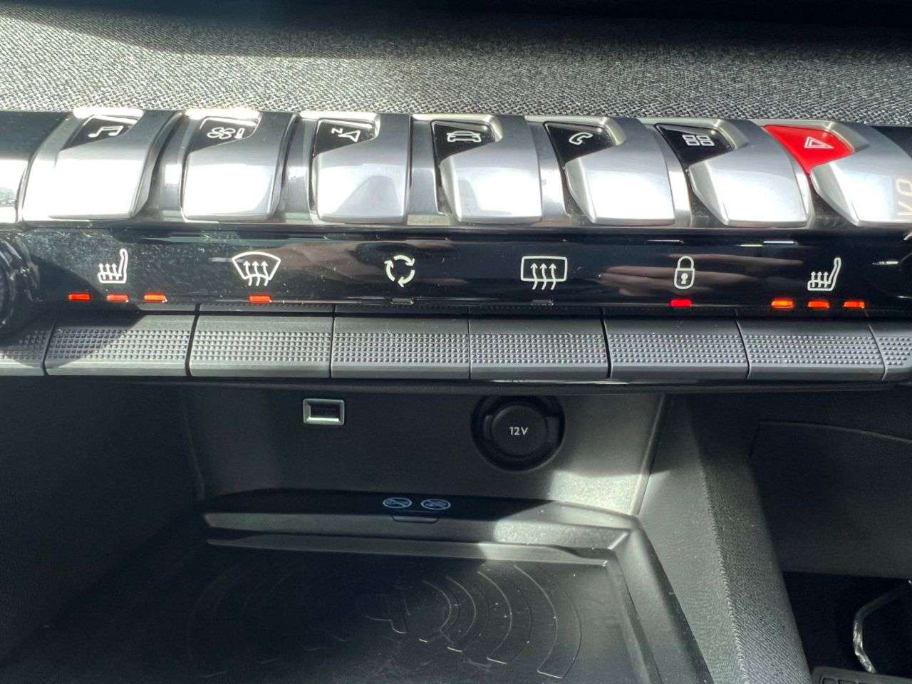 2020 PEUGEOT 3008 2020 PEUGEOT 3008