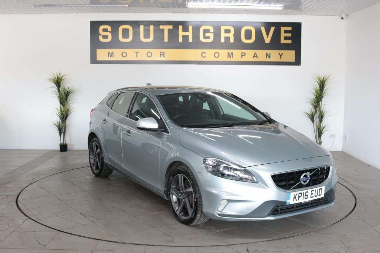 A 2016 VOLVO V40 2.0 D2 R-Design Lux Nav Hatchback 5dr Diesel Auto Euro 6 (s/s) (120 ps) ** A 2016 VOLVO V40 2.0 D2 R-Design Lux Nav Hatchback 5dr Diesel Auto Euro 6 (s/s) (120 ps) **