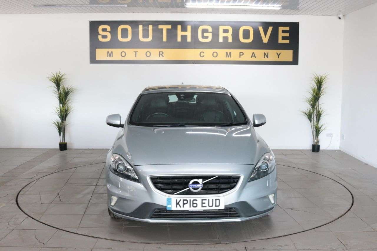 A 2016 VOLVO V40 2.0 D2 R-Design Lux Nav Hatchback 5dr Diesel Auto Euro 6 (s/s) (120 ps) ** A 2016 VOLVO V40 2.0 D2 R-Design Lux Nav Hatchback 5dr Diesel Auto Euro 6 (s/s) (120 ps) **