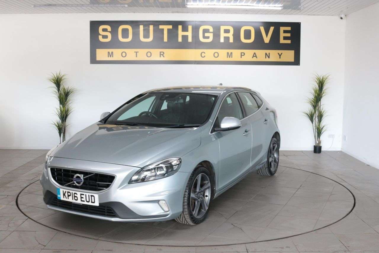 A 2016 VOLVO V40 2.0 D2 R-Design Lux Nav Hatchback 5dr Diesel Auto Euro 6 (s/s) (120 ps) ** A 2016 VOLVO V40 2.0 D2 R-Design Lux Nav Hatchback 5dr Diesel Auto Euro 6 (s/s) (120 ps) **