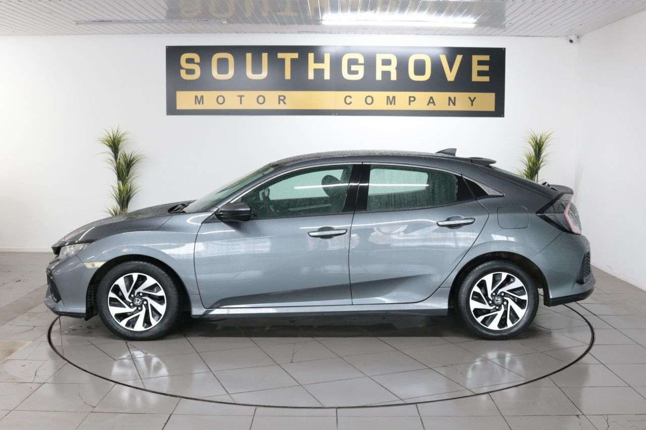 A 2018 HONDA CIVIC 1.6 i-DTEC SE Hatchback 5dr Diesel Manual Euro 6 (s/s) (120 ps) ** EXTENDED A 2018 HONDA CIVIC 1.6 i-DTEC SE Hatchback 5dr Diesel Manual Euro 6 (s/s) (120 ps) ** EXTENDED