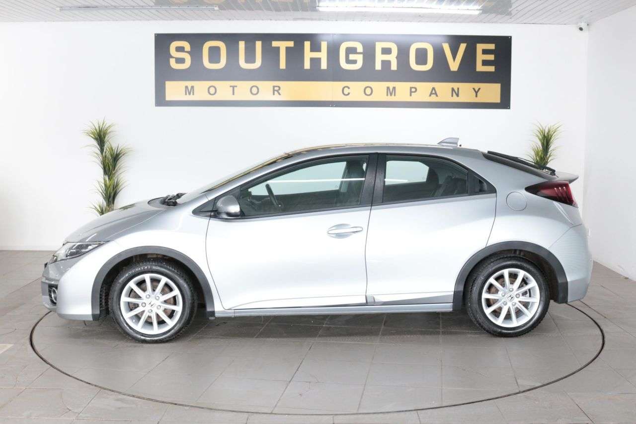 A 2016 HONDA CIVIC 1.6 i-DTEC SE Plus (Navi) Hatchback 5dr Diesel Manual Euro 5 (s/s) (120 ps) A 2016 HONDA CIVIC 1.6 i-DTEC SE Plus (Navi) Hatchback 5dr Diesel Manual Euro 5 (s/s) (120 ps)