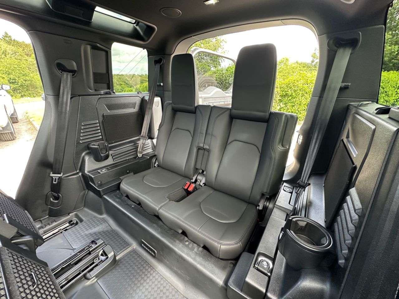A 2025 LAND ROVER DEFENDER 110 X-DYNAMIC HSE 7 SEAT - VAT QUALIFYING - A 2025 LAND ROVER DEFENDER 110 X-DYNAMIC HSE 7 SEAT - VAT QUALIFYING -