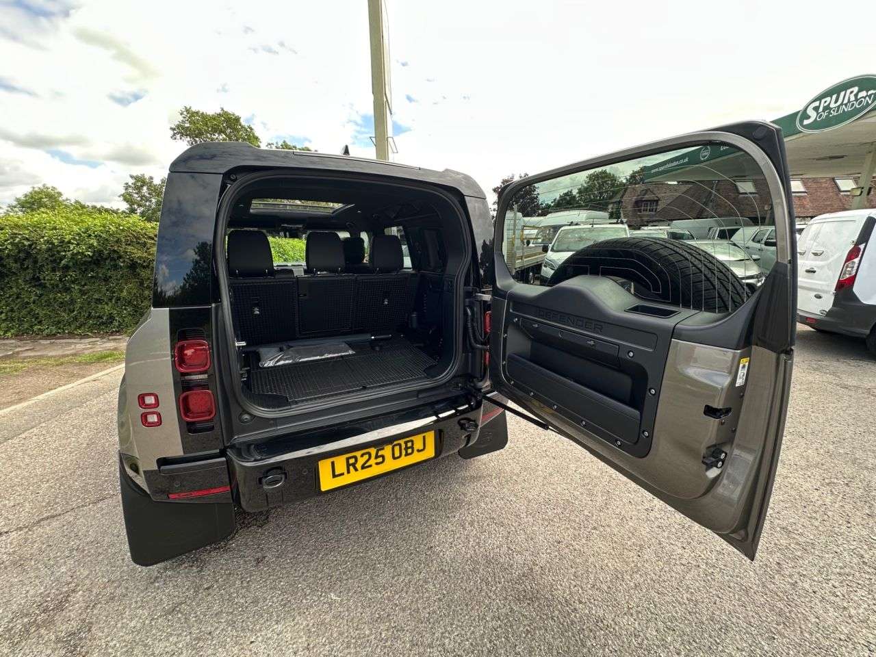 2025 LAND ROVER DEFENDER 110 2025 LAND ROVER DEFENDER 110