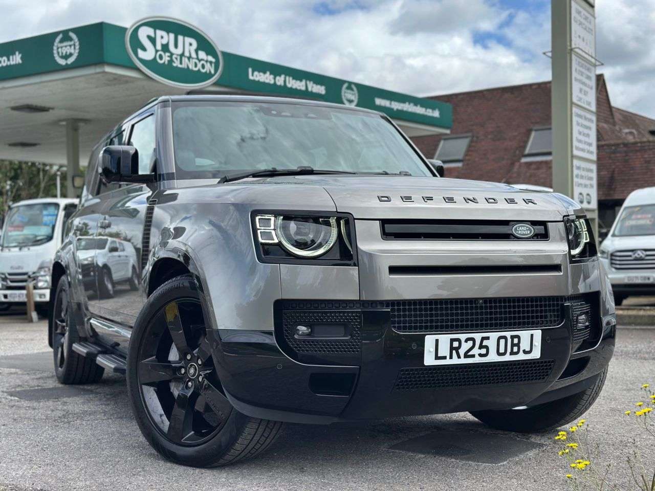 A 2025 LAND ROVER DEFENDER 110 X-DYNAMIC HSE 7 SEAT - VAT QUALIFYING - A 2025 LAND ROVER DEFENDER 110 X-DYNAMIC HSE 7 SEAT - VAT QUALIFYING -